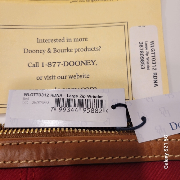 Dooney Bourke large Red zip wristlet. New with tags - Picture 3 of 4